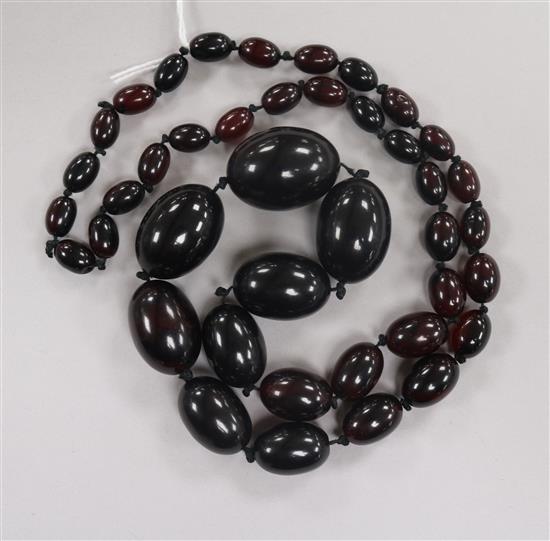 A single strand graduated simulated cherry amber necklace, 70cm, gross 71 grams.